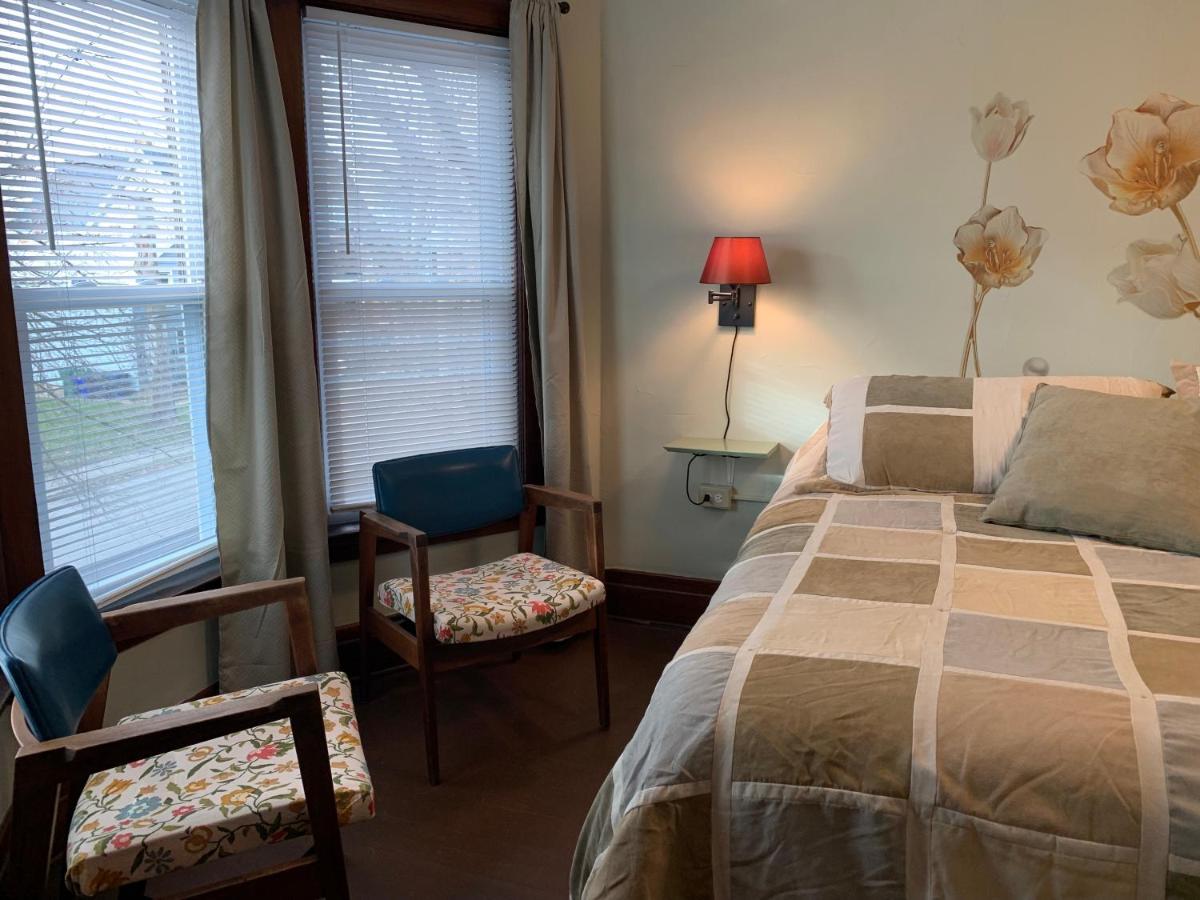 Red Brick Inn - Walk To The Falls, The Casino And All Downtown Restaurants Niagara Falls Bagian luar foto