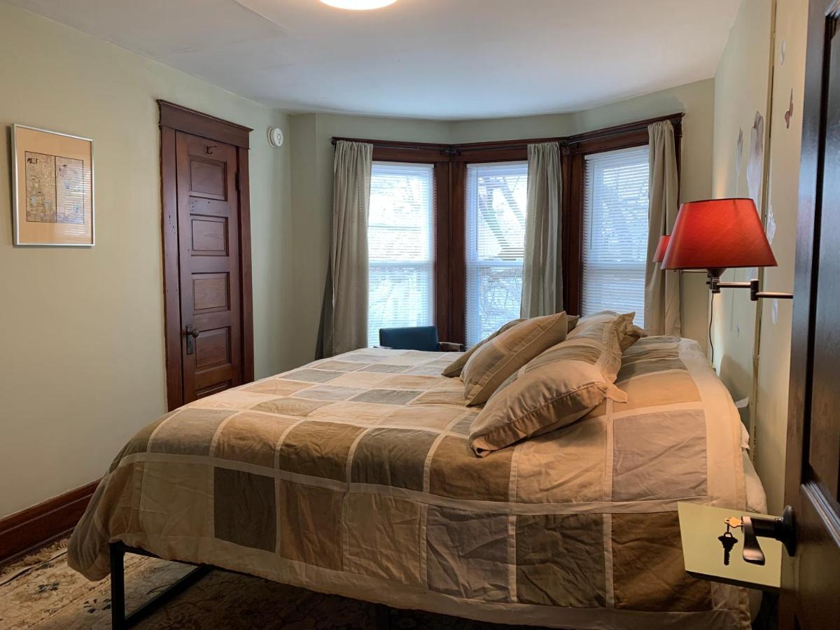 Red Brick Inn - Walk To The Falls, The Casino And All Downtown Restaurants Niagara Falls Bagian luar foto